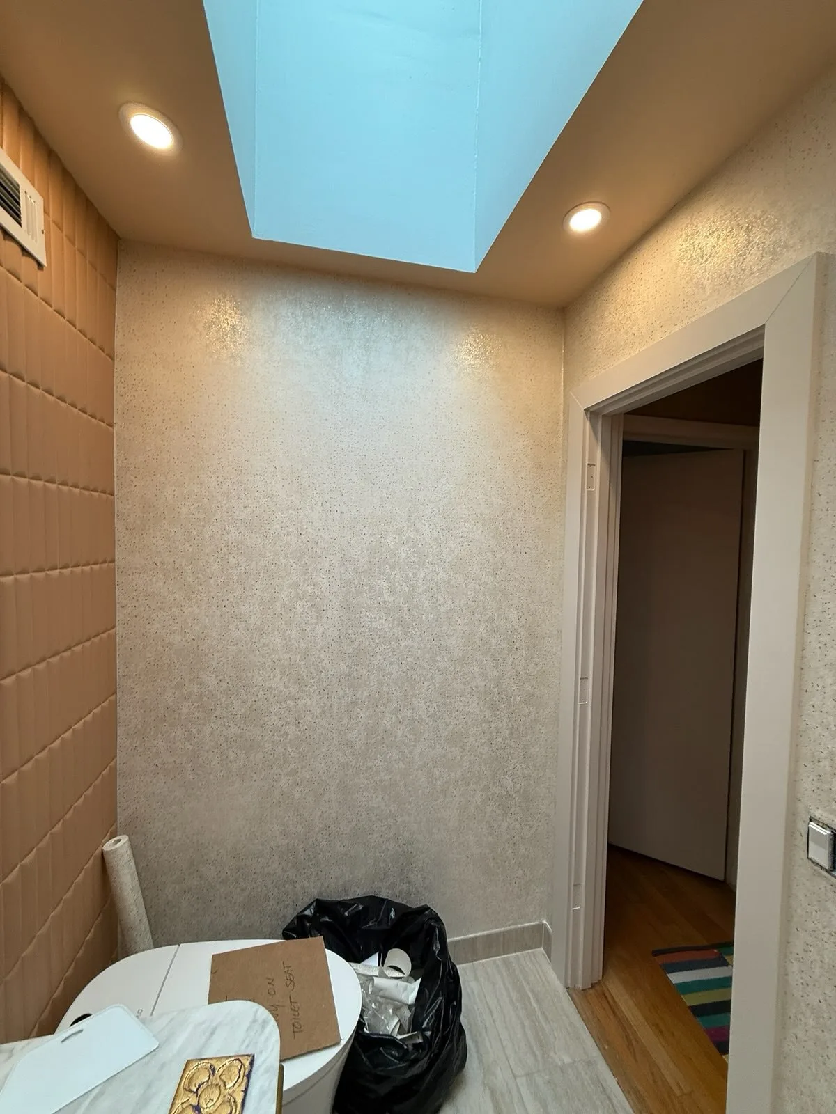 Professional wallpaper removal in Ukrainian Village, Chicago